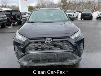 2019 Toyota RAV4 LE - Photo 9