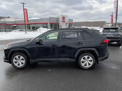 2019 Toyota RAV4 LE - Photo 7