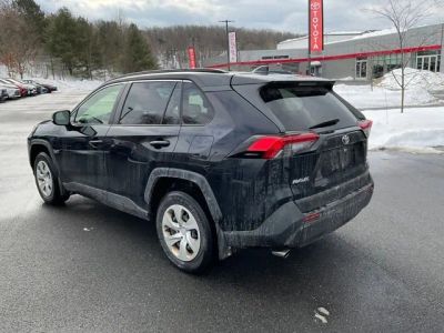 2019 Toyota RAV4 LE - Photo 6