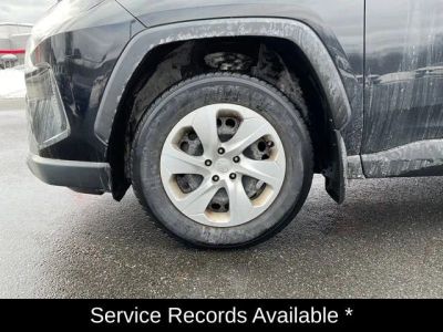 2019 Toyota RAV4 LE - Photo 10