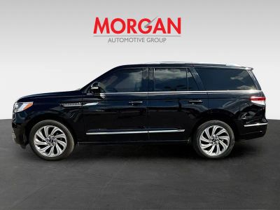 2022 Lincoln Navigator — engine compartment view