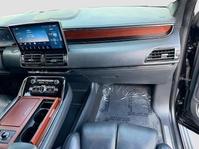 2022 Lincoln Navigator — photo 18 view