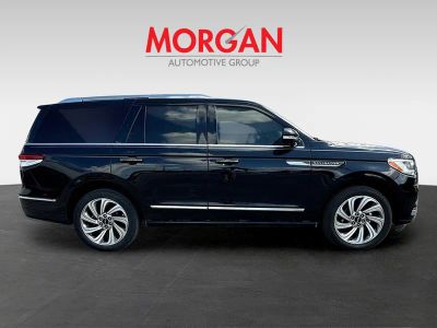 2022 Lincoln Navigator — side profile view