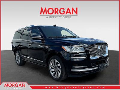 2022 Lincoln Navigator Reserve in Black Metallic — front three-quarter view