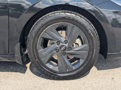 2022 Hyundai Elantra - Photo 11