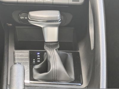 2022 Hyundai Elantra - Photo 18