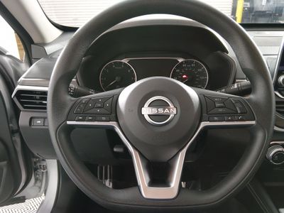 2023 Nissan Altima — photo 12 view