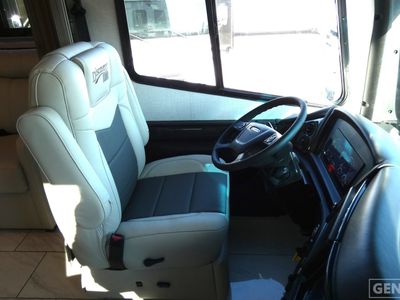 2026 Fleetwood Discovery LXE — photo 8 view