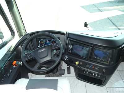 2026 Fleetwood Discovery LXE — photo 9 view