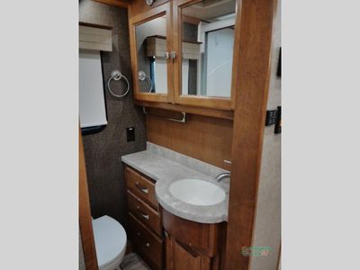 2017 Tiffin Motorhomes Breeze - Photo 37