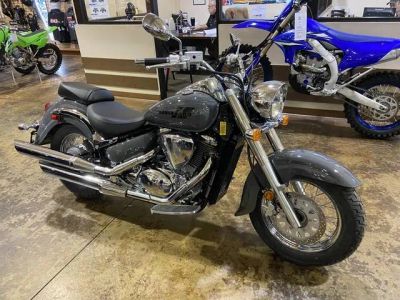 2025 Suzuki Boulevard C50 — front three-quarter view