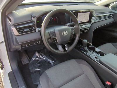 2025 Toyota Camry - Photo 9