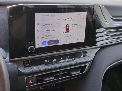 2025 Toyota Camry - Photo 11