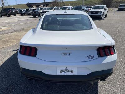 2026 Ford Mustang - Photo 4