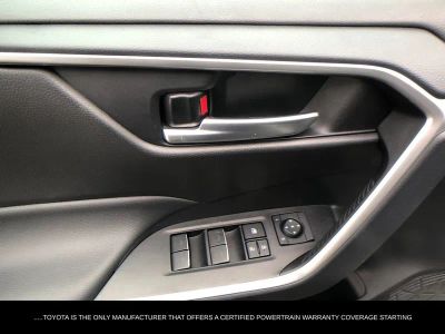 2025 Toyota RAV4 XLE - Photo 17