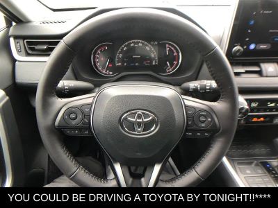 2025 Toyota RAV4 XLE - Photo 19