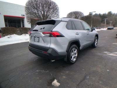 2025 Toyota RAV4 XLE - Photo 4