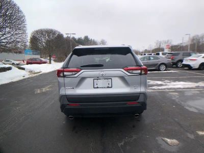 2025 Toyota RAV4 XLE - Photo 5