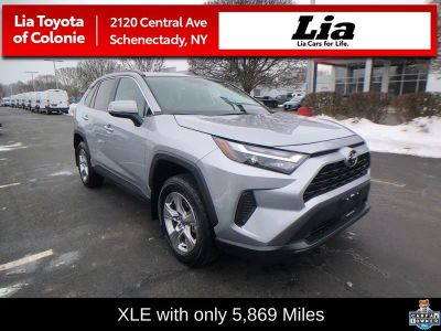 2025 Toyota RAV4 XLE - Photo 2