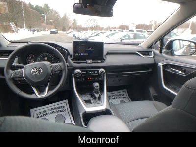 2025 Toyota RAV4 XLE - Photo 14