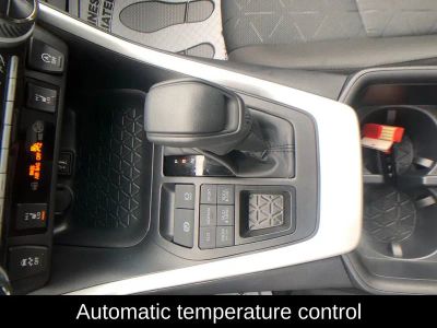 2025 Toyota RAV4 XLE - Photo 25
