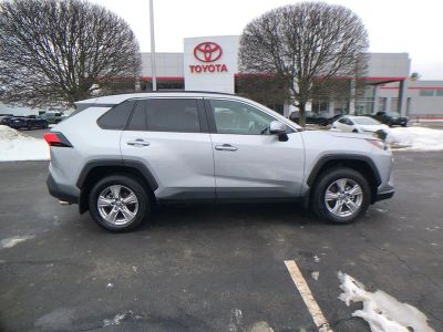 2025 Toyota RAV4 XLE - Photo 3