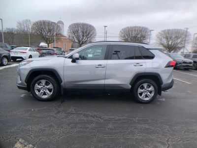 2025 Toyota RAV4 XLE - Photo 7