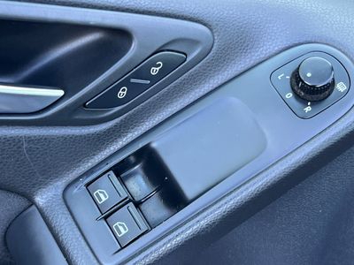 2011 Volkswagen Golf - Photo 13