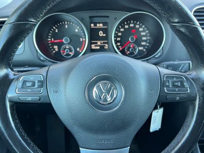 2011 Volkswagen Golf - Photo 23