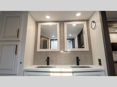 2025 Keystone RV Montana - Photo 22
