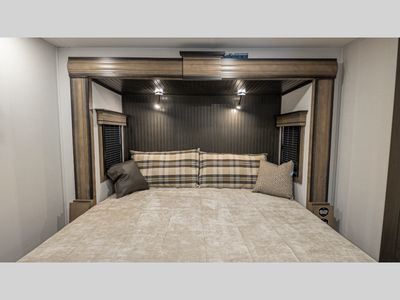 2025 Keystone RV Montana - Photo 17