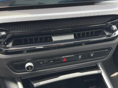 2025 BMW 3 Series — photo 31 view