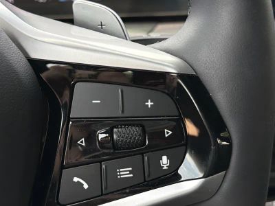2025 BMW 3 Series — photo 30 view