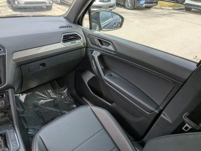 2021 Volkswagen Tiguan — photo 18 view