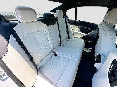 2027 BMW 5 Series — photo 20 view