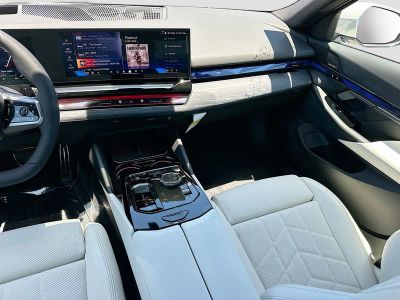 2027 BMW 5 Series — photo 17 view