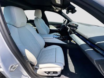 2027 BMW 5 Series — photo 21 view