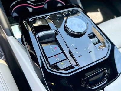 2027 BMW 5 Series — photo 13 view