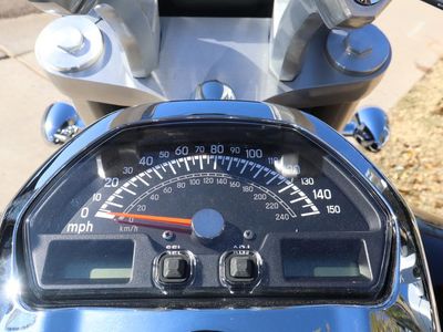 2025 Suzuki Boulevard M109R - Photo 10