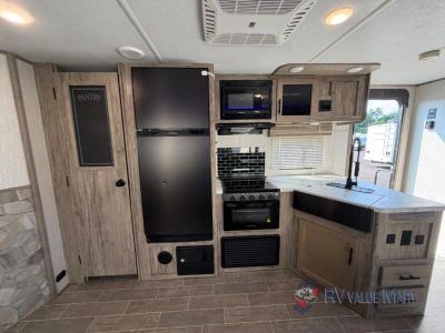 2021 Forest River RV Cherokee Alpha Wolf — photo 15 view