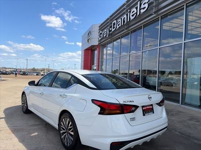 2025 Nissan Altima - Photo 2