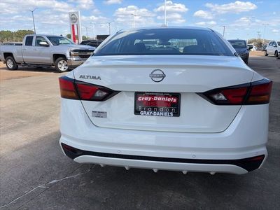 2025 Nissan Altima - Photo 3