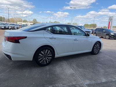 2025 Nissan Altima - Photo 4