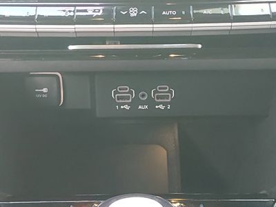 2022 Jeep Wagoneer - Photo 13