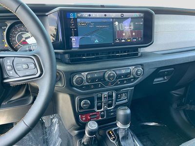 2025 Jeep Gladiator - Photo 15