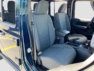 2025 Jeep Gladiator - Photo 27