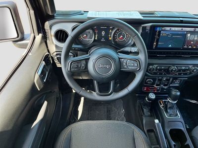 2025 Jeep Gladiator - Photo 22