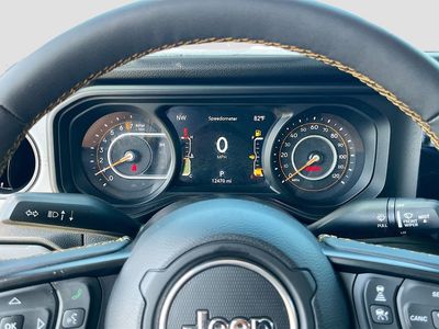 2025 Jeep Gladiator - Photo 12