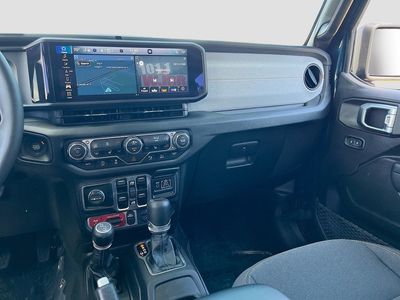 2025 Jeep Gladiator - Photo 23