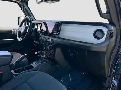 2025 Jeep Gladiator - Photo 28